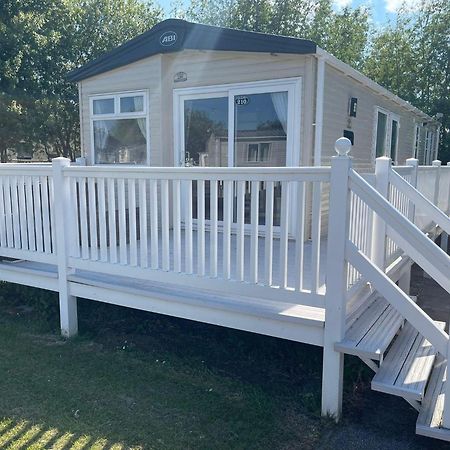 Lovely Caravan At Manor Park, Nearby Hunstanton Beach In Norfolk Ref 23049S Exterior foto