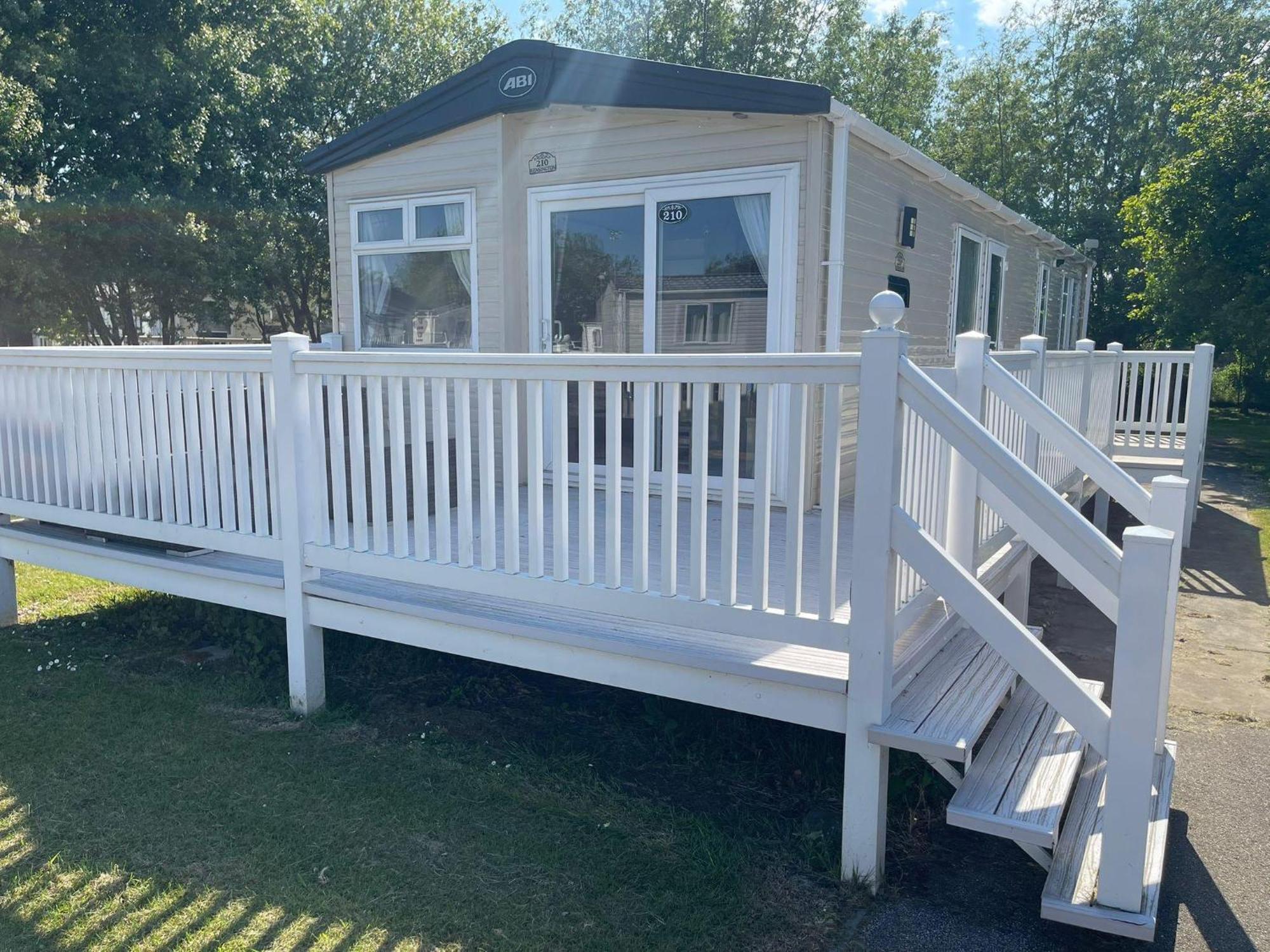 Lovely Caravan At Manor Park, Nearby Hunstanton Beach In Norfolk Ref 23049S Exterior foto